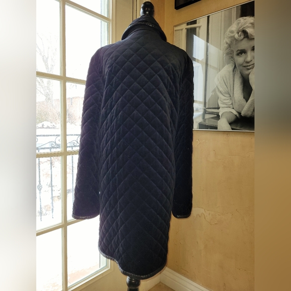 ESCADA Black Quilted Coat with Gold-Tone Buttons. Size 40 - Picture 7 of 16